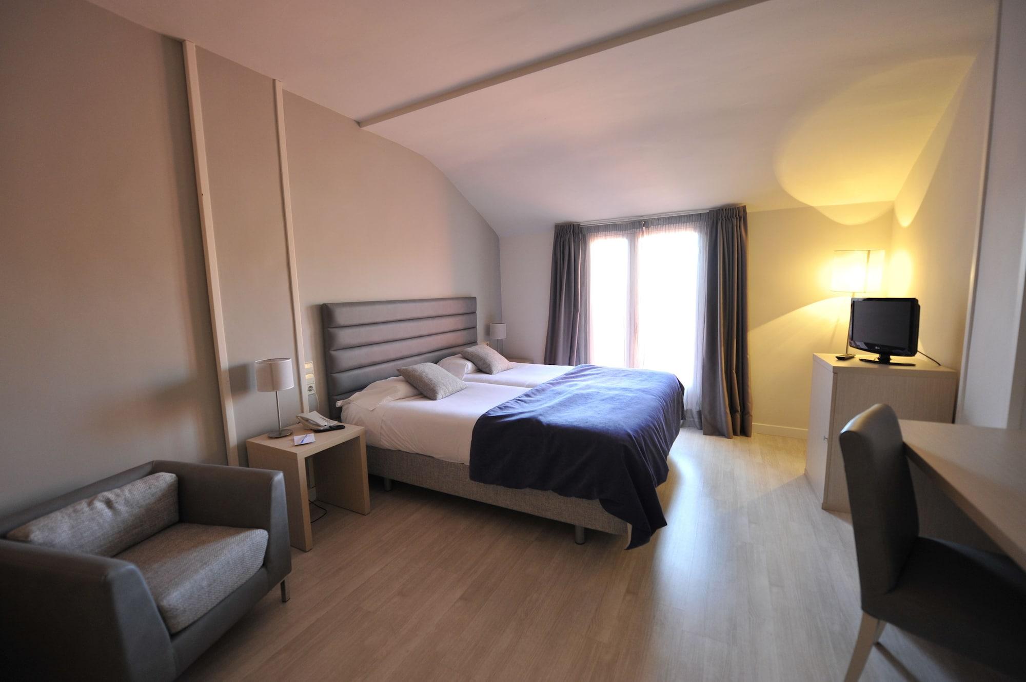 Hotel Puerta De Segovia à La Lastrilla Extérieur photo