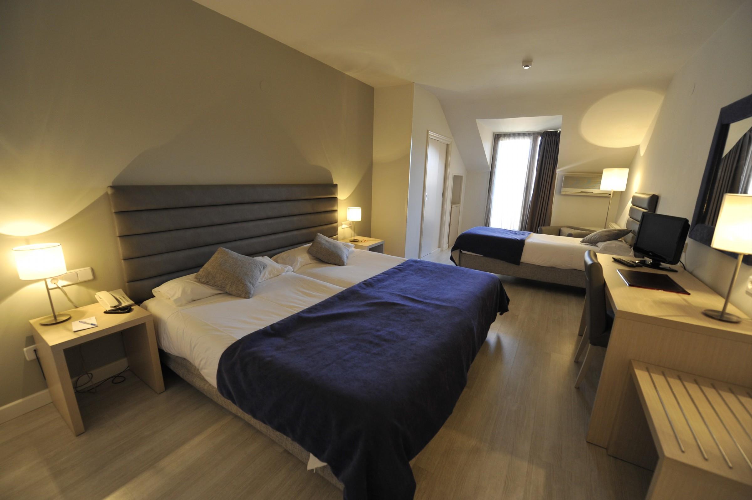 Hotel Puerta De Segovia à La Lastrilla Extérieur photo