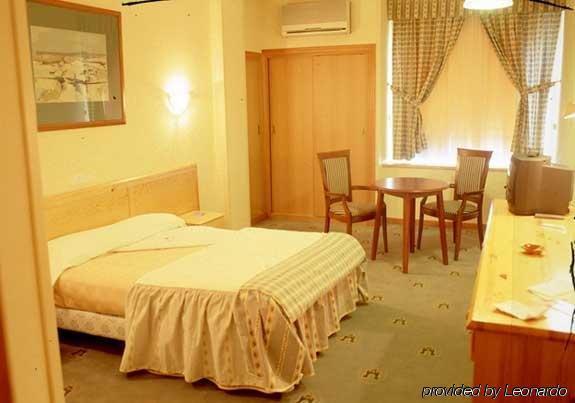 Hotel Puerta De Segovia à La Lastrilla Chambre photo