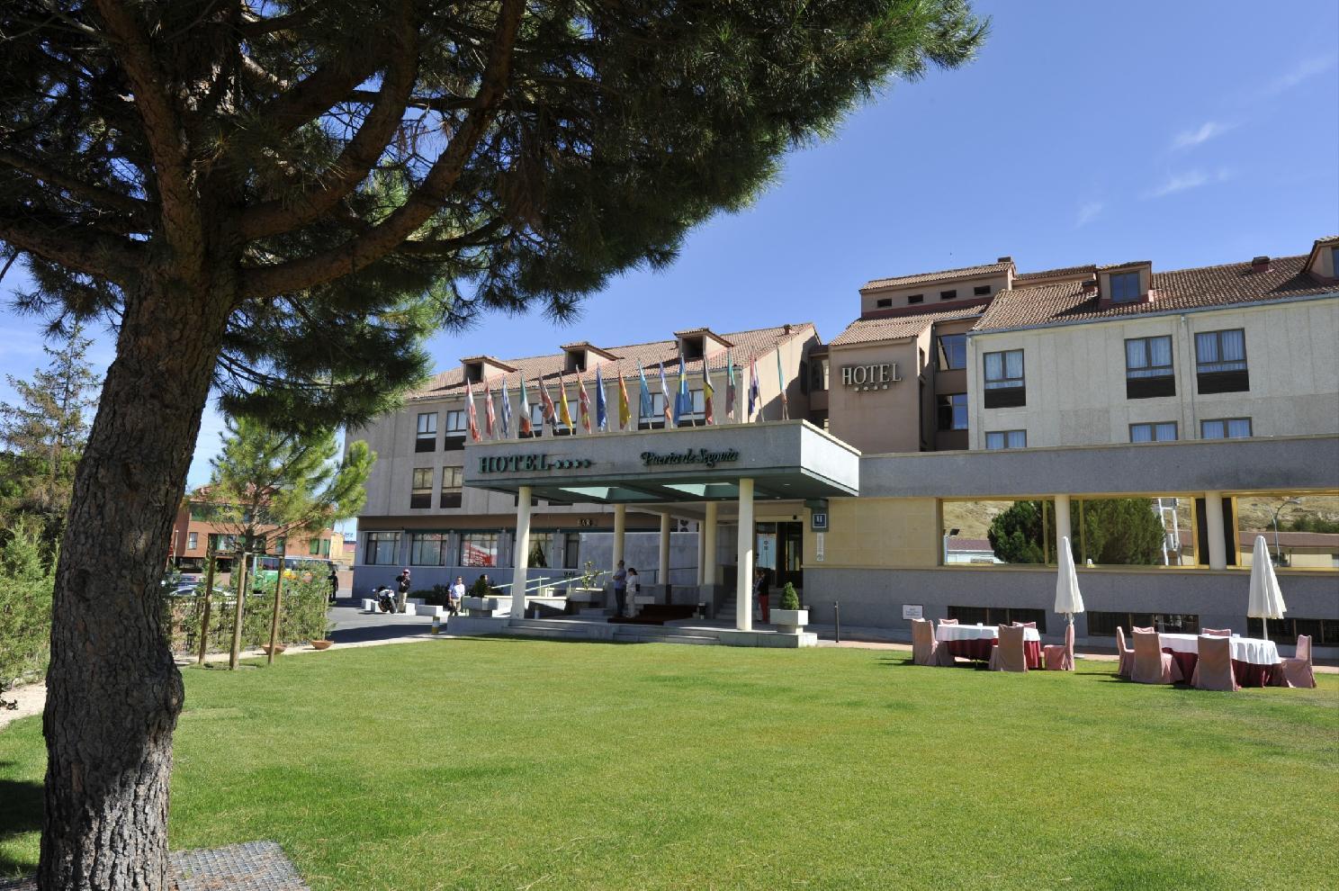 Hotel Puerta De Segovia à La Lastrilla Extérieur photo