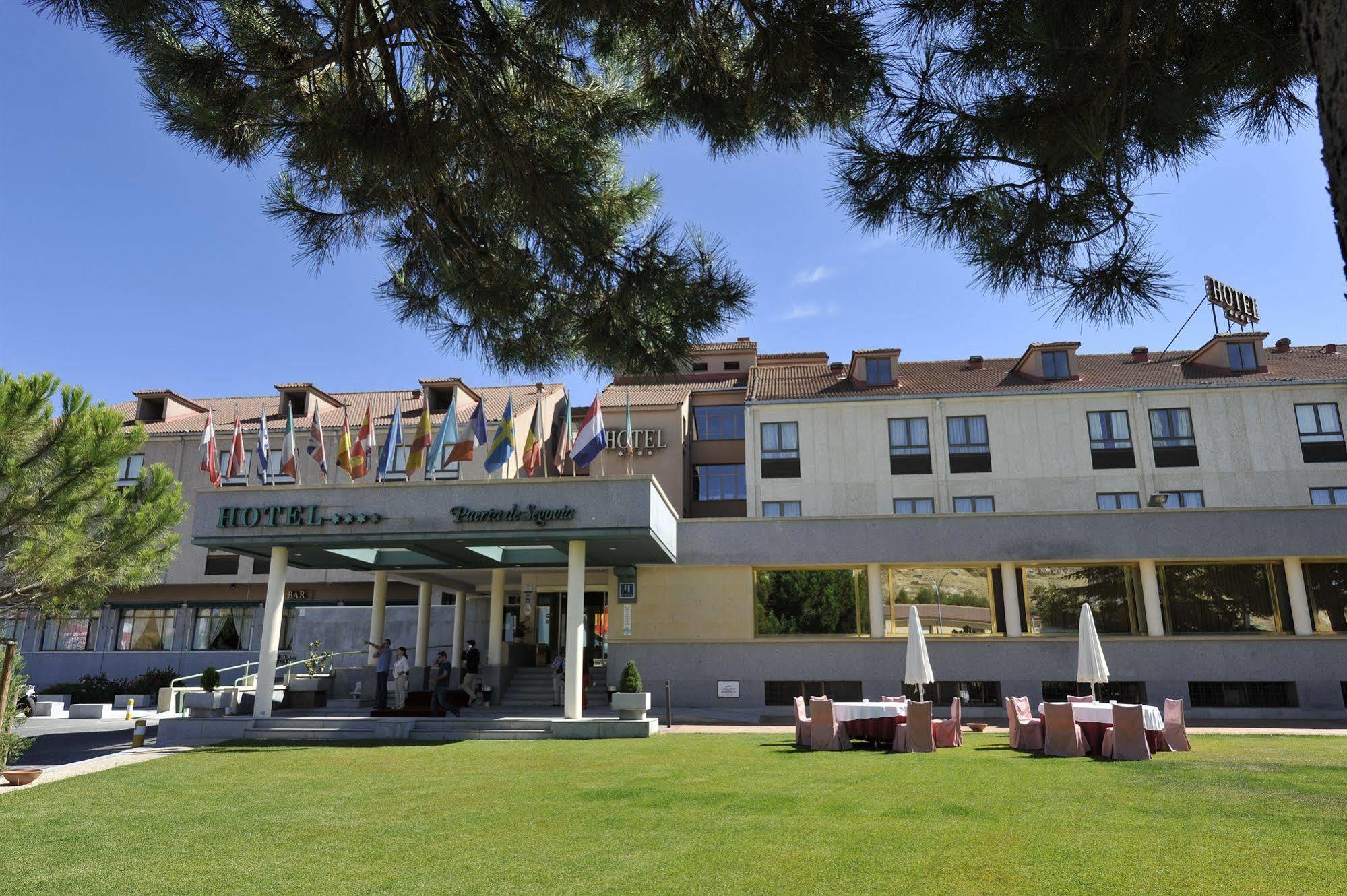 Hotel Puerta De Segovia à La Lastrilla Extérieur photo